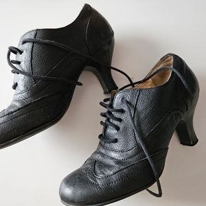 Strictly Comfort Heeled Black Oxfords US Size 7